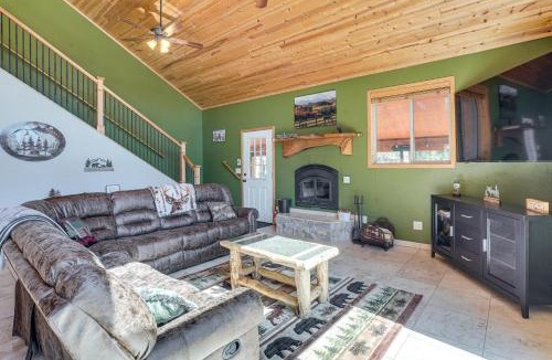 Pine House | 8 Mi to Staunton State Park Mtn-View Hideaway!