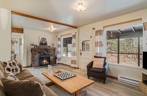 Estes Park Cabin | 80 m² Cabin ∙ 2 bedrooms ∙ 6 guests