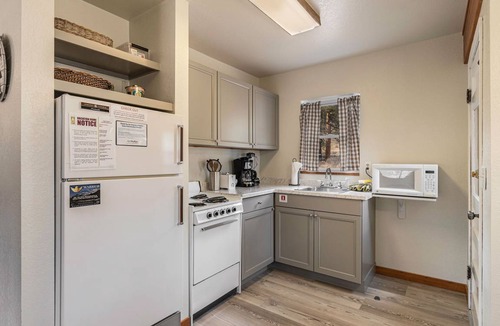 Estes Park Cabin | 80 m² Cabin ∙ 2 bedrooms ∙ 6 guests