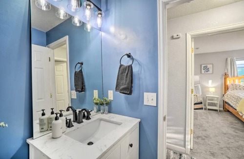 Englewood Condo | 80 m² Condo ∙ 2 bedrooms ∙ 4 guests