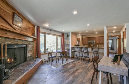 Lakeside Village Condo | 81 m² Condo ∙ 1 bedroom ∙ 4 guests