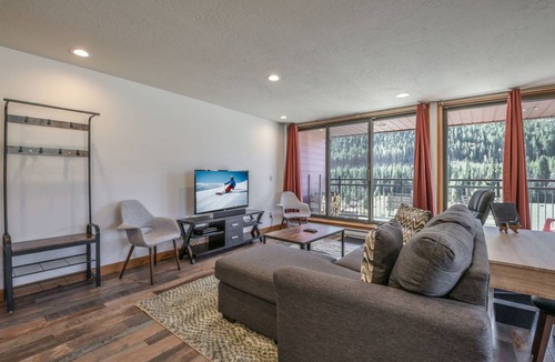 Lakeside Village Condo | 81 m² Condo ∙ 1 bedroom ∙ 4 guests