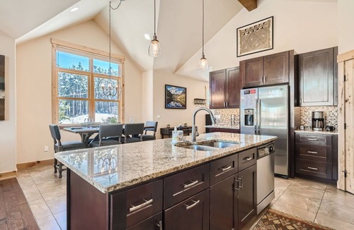 Warrior's Mark House | 87 Maggie. Walkability! Shuttle. Pet friendly.