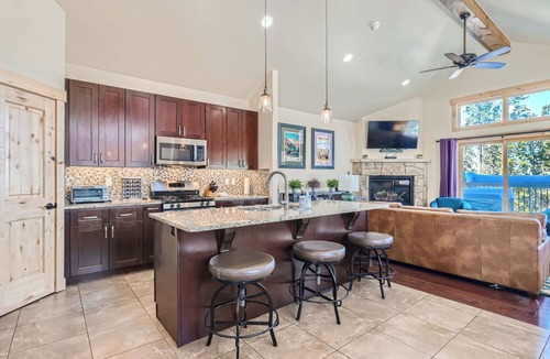 Warrior's Mark House | 87 Maggie. Walkability! Shuttle. Pet friendly.