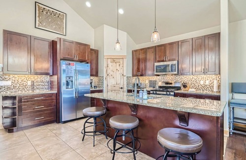 Warrior's Mark House | 87 Maggie. Walkability! Shuttle. Pet friendly.