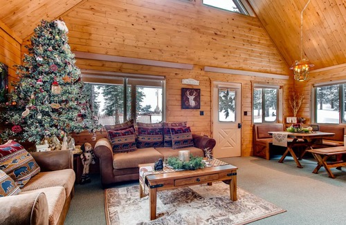 Valley of the Sun Cabin | 89 m² Cabin ∙ 2 bedrooms ∙ 4 guests