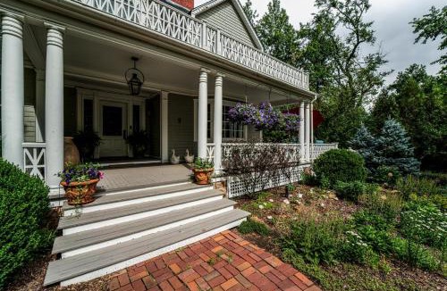 Broadmoor House | 9 Broadmoor Ave
