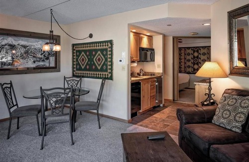 Peak 9 Apartment | 9 Hot Tubs! Ski-In/Ski-out Suite