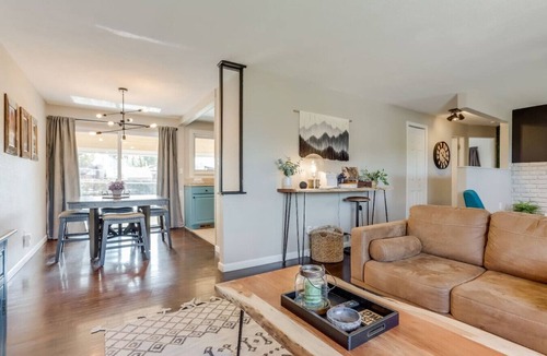 Dupont House | 90s Dream Escape | Hot Tub & Gorgeous New Pool!