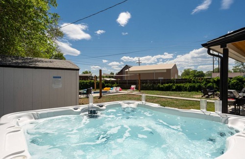 Dupont House | 90s Theme Hot Tub w/New Pool 4 Bd 2BA
