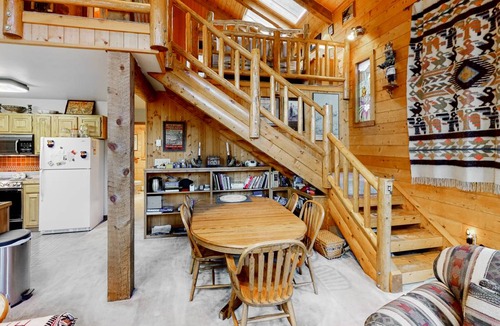 Almont Cabin | 93 m² Cabin ∙ 1 bedroom ∙ 8 guests
