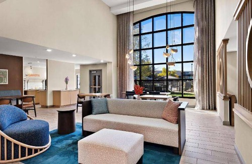 Lone Tree Hotel | 93 m² Hotel ∙ 2 bedrooms ∙ 127 guests