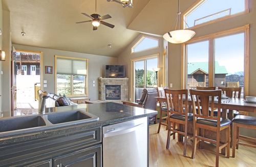 Estes Park Condo | 94 m² Condo ∙ 2 bedrooms ∙ 6 guests