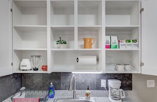 Capitol Hill Apartment | 94 walk score - Capitol Hill Denver - New King Bed - 450Mbps Wifi