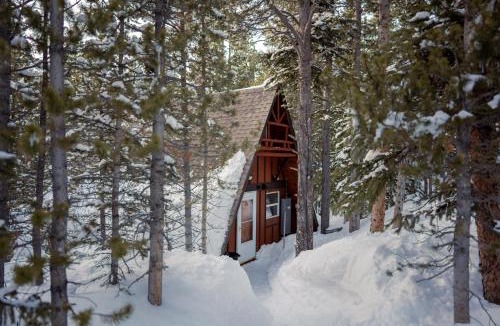 Saint Mary's House | A-Frame Cabin - Mountain Views, Deck, Pet Friendly