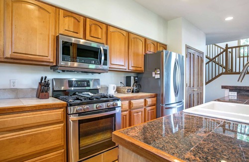 Eagle-Vail House | A Guest Favorite: Spacious 5BR Home with Hot Tub - Escape to the Mountains this Season or Plan Ahead