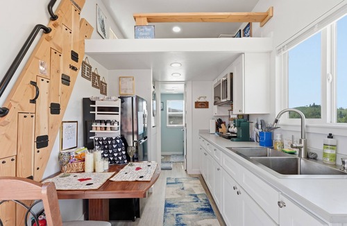 Winthrop House | A Haven For Couples and Solo Travelers