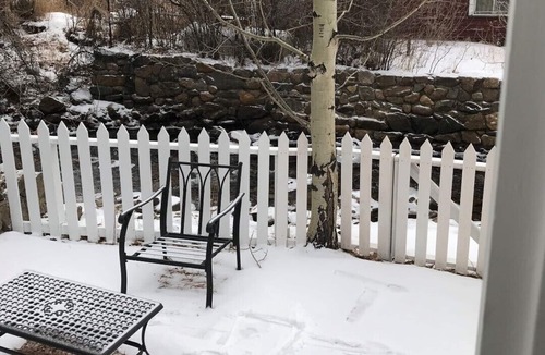 Historic District House | A jewel of a cozy cottage on the stream