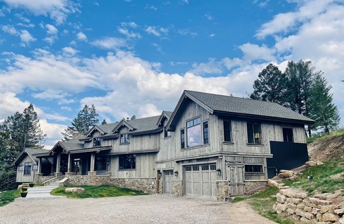 Edwards House | A Mountain Getaway - Stunning Views -Winter Wonderland with Sledding & Nature