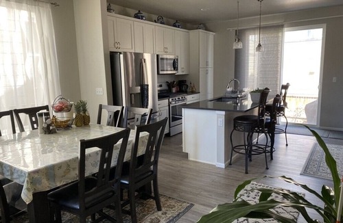 Thornton House | A nice private room @ the JJs!