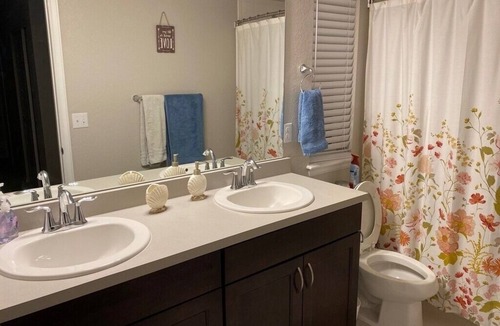 Thornton House | A nice private room @ the JJs!