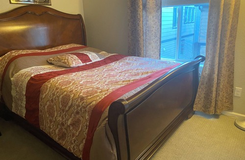 Thornton House | A nice private room @ the JJs!