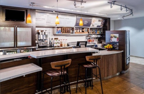 Lakewood House | A recently renovated, inviting hotel near Lakewood, Colorado