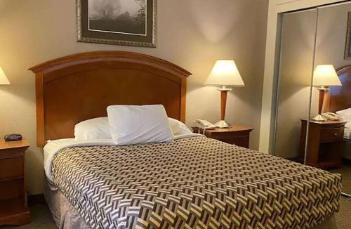 Fairplay Hotel | A Riverside Inn Travelodge by Wyndham