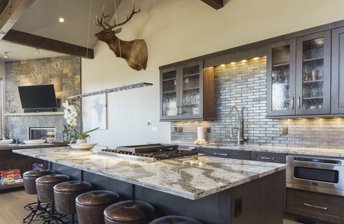 Peak 8 House | A Shock Hill Lavish Mtn. Overlook - 1 min. walk to Gondola at Shock Hill Private Hot Tub
