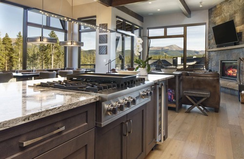 Peak 8 House | A Shock Hill Lavish Mtn. Overlook - 1 min. walk to Gondola at Shock Hill Private Hot Tub