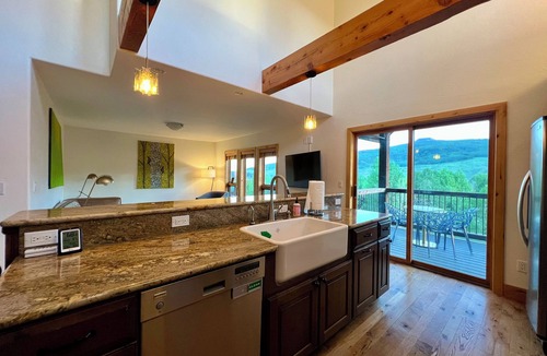Crested Butte South House | A Slice of Paradise: Mountain Views, Hot Tub & Breathtaking Stars