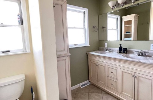 Pueblo Apartment | A Sparkling One-bed APT w/Fast Wi-Fi, TV & Queen Bed, in Nice Neighborhood!