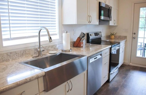 Hermosa Cottage | A wonderful 2 bedroom/2 bath rental (1,000 sq