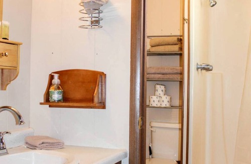 Howard Other | Accommodation ∙ 1 bedroom ∙ 4 guests