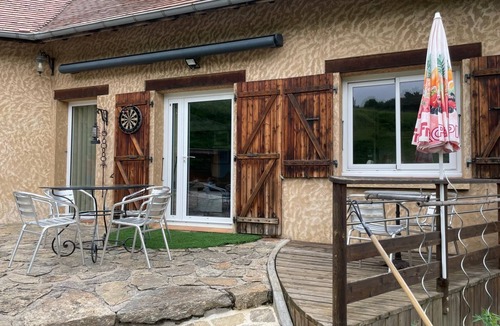 Montjuzet Apartment | Accommodation with pool and view