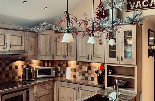 Salida Cabin | ADA Compliant Cabin. Luxury finishes, pet friendly. Garden, 3 blocks to downtown