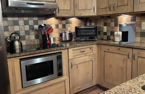 Salida Cabin | ADA Compliant Cabin. Luxury finishes, pet friendly. Garden, 3 blocks to downtown
