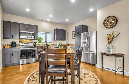 Fruita Cottage | Adobe Creek Cottage - Serene Setting Close to Golf, Mountain Biking & Hiking