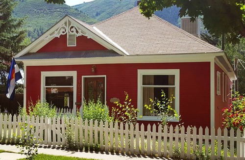 Glenwood Springs House | Adorable 1903 Victorian in the Heart of Glenwood Springs Downtown.