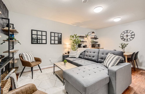 Dupont House | Adorable 2 bedroom modern suite