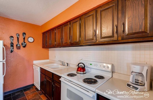 Warrior's Mark Condo | Adorable Condo, Walking Distance To Everything. Including Pool/Hot Tub IC4