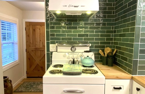Downieville-Lawson-Dumont House | Adorable Cottage in National Forest - hiking & climbing steps from your door!