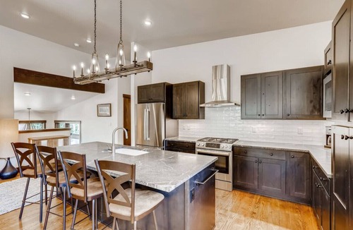 Silverthorne House | Adventure Retreat - Luxury Mountain Rental, Pet Friendly