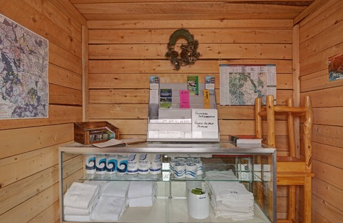 South Fork Apartment | Affordable, dog-friendly lodge studio near outdoor activities w/shared grill