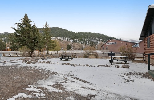 South Fork Apartment | Affordable, dog-friendly lodge studio near outdoor activities w/shared grill
