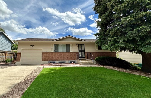 Village Seven House | Air Force Academy 13 miles, hikes, hot tub, fire pit, BBQ