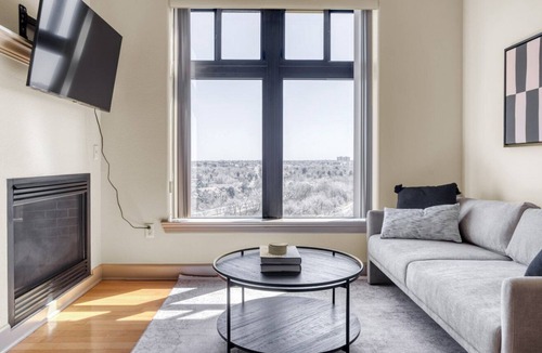 Glendale Apartment | Airy Cherry Creek 2BR w/ Gym & Pool near Creekside Park, by Blueground
