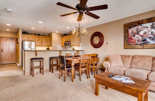 Steamboat Springs Condo | ALL AMENITIES, OWNER RENTS<250 YDS TO MTN! 2BED/2BTH, HTD HT/POOL, WIFI
