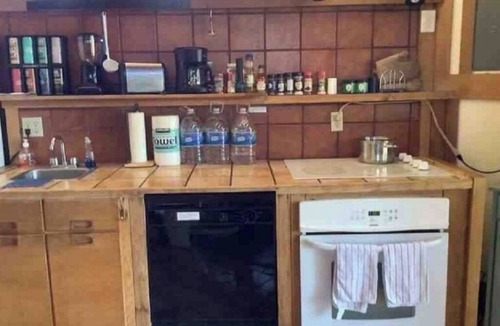 Cripple Creek Cottage | All Fees Included-Romantic Mountain Getaway Honeymooner Cozy Cottage w/Hot tub.