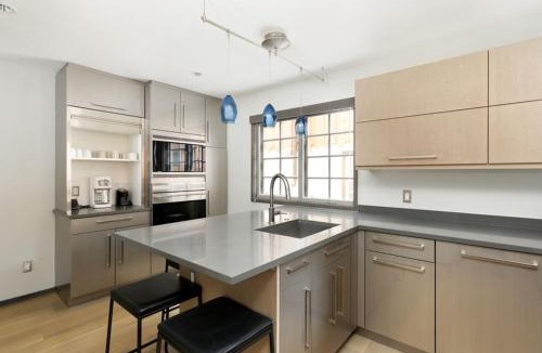 Aspen House | Alpenblick 10, Three level Townhome, Two Block From the Gondola